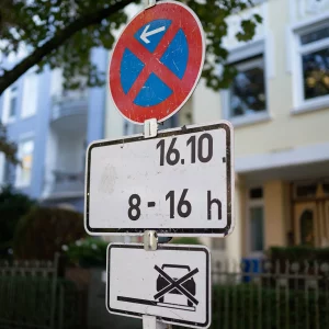 Halteverbotschild / Parkverbotschild mieten (für Umzug, Baustelle & mehr)