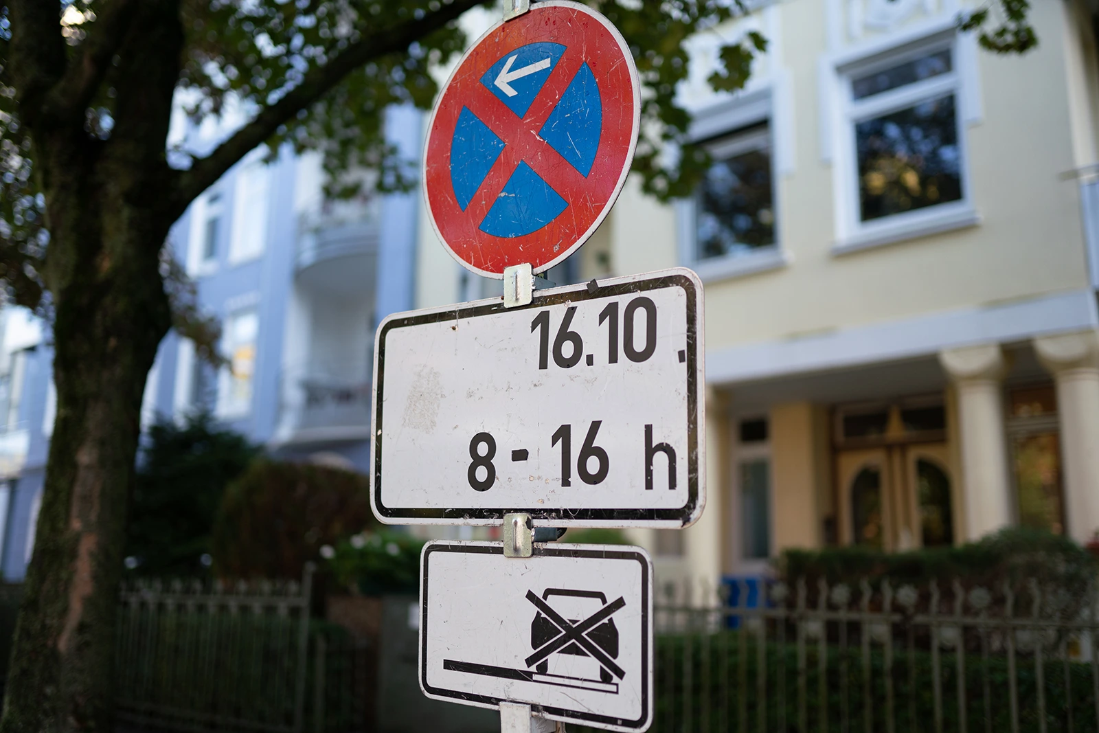 Halteverbotschild / Parkverbotschild mieten (für Umzug, Baustelle & mehr)